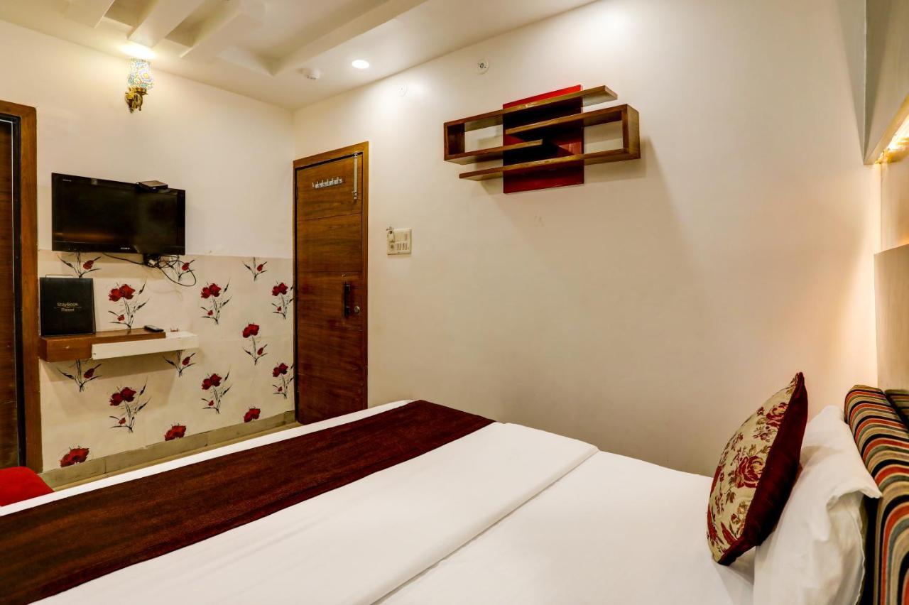 Hotel Nityaa Suites New Delhi Ngoại thất bức ảnh