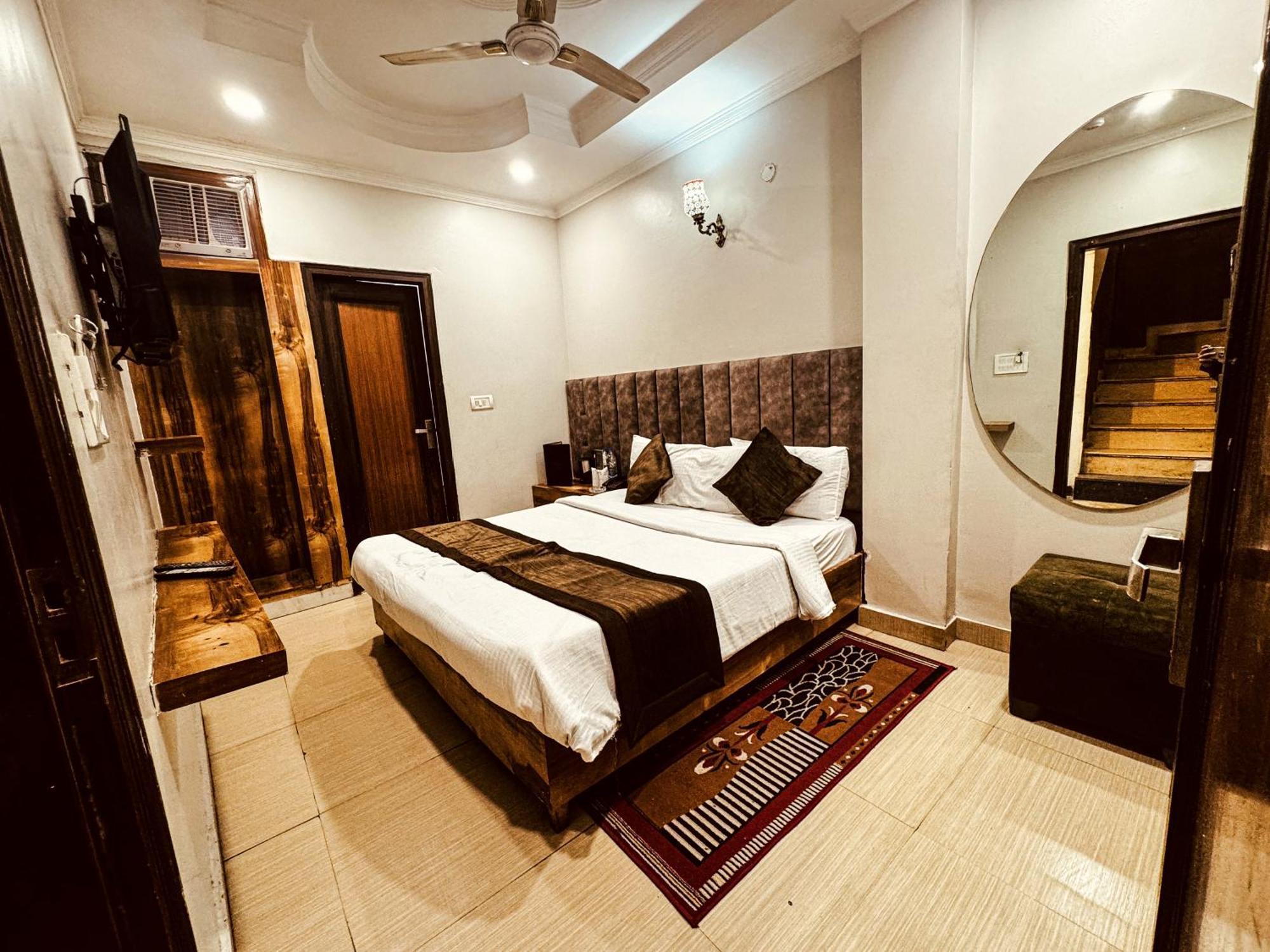 Hotel Nityaa Suites New Delhi Ngoại thất bức ảnh