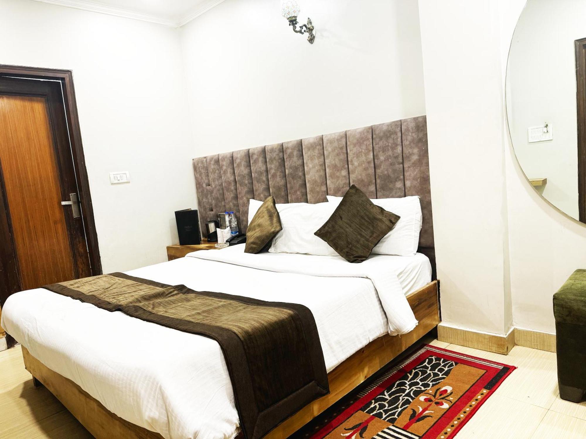 Hotel Nityaa Suites New Delhi Ngoại thất bức ảnh