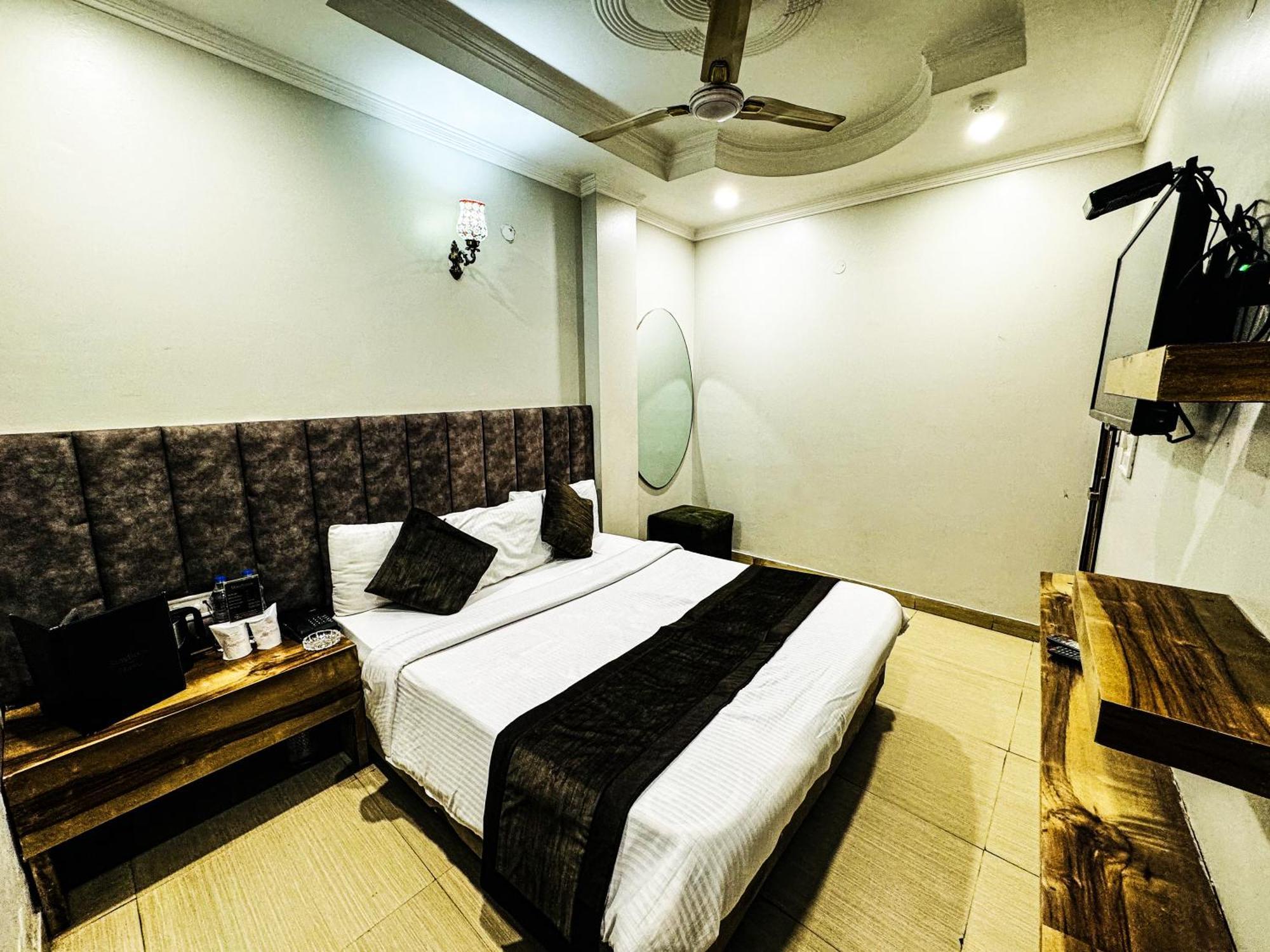 Hotel Nityaa Suites New Delhi Ngoại thất bức ảnh