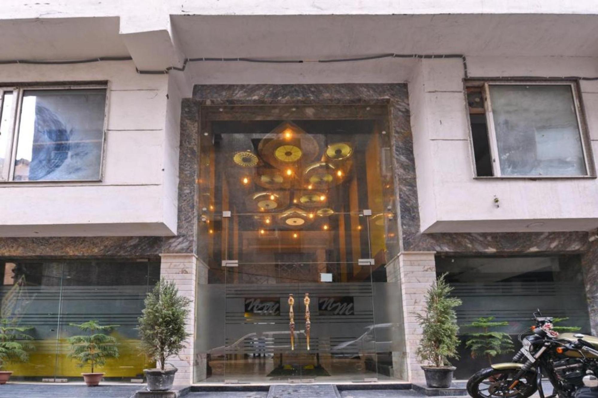 Hotel Nityaa Suites New Delhi Ngoại thất bức ảnh