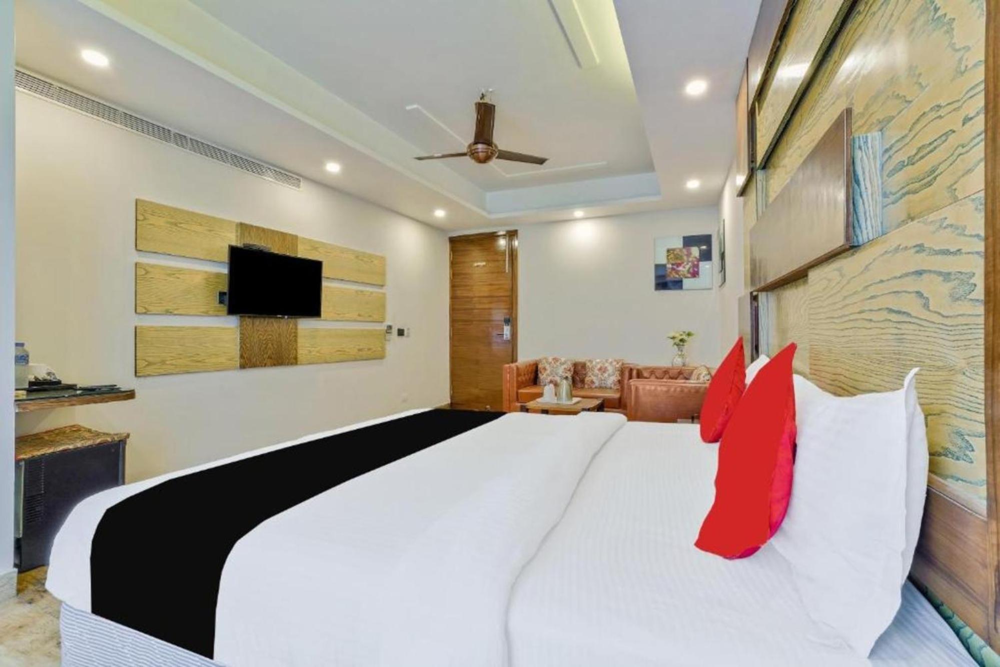 Hotel Nityaa Suites New Delhi Ngoại thất bức ảnh