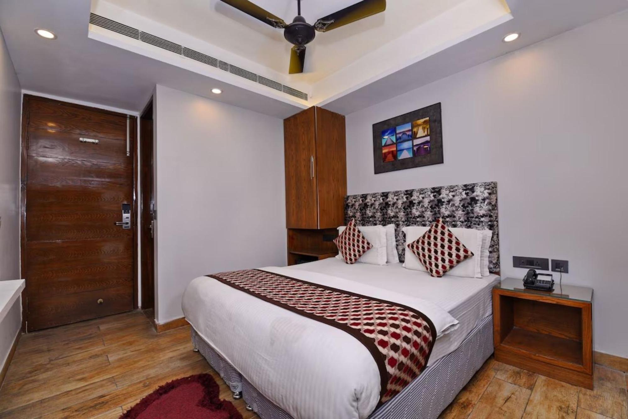 Hotel Nityaa Suites New Delhi Ngoại thất bức ảnh