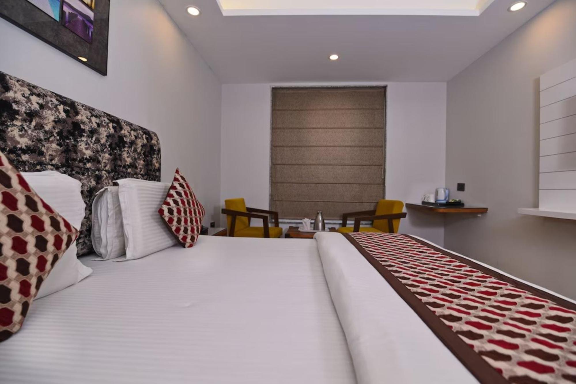 Hotel Nityaa Suites New Delhi Ngoại thất bức ảnh